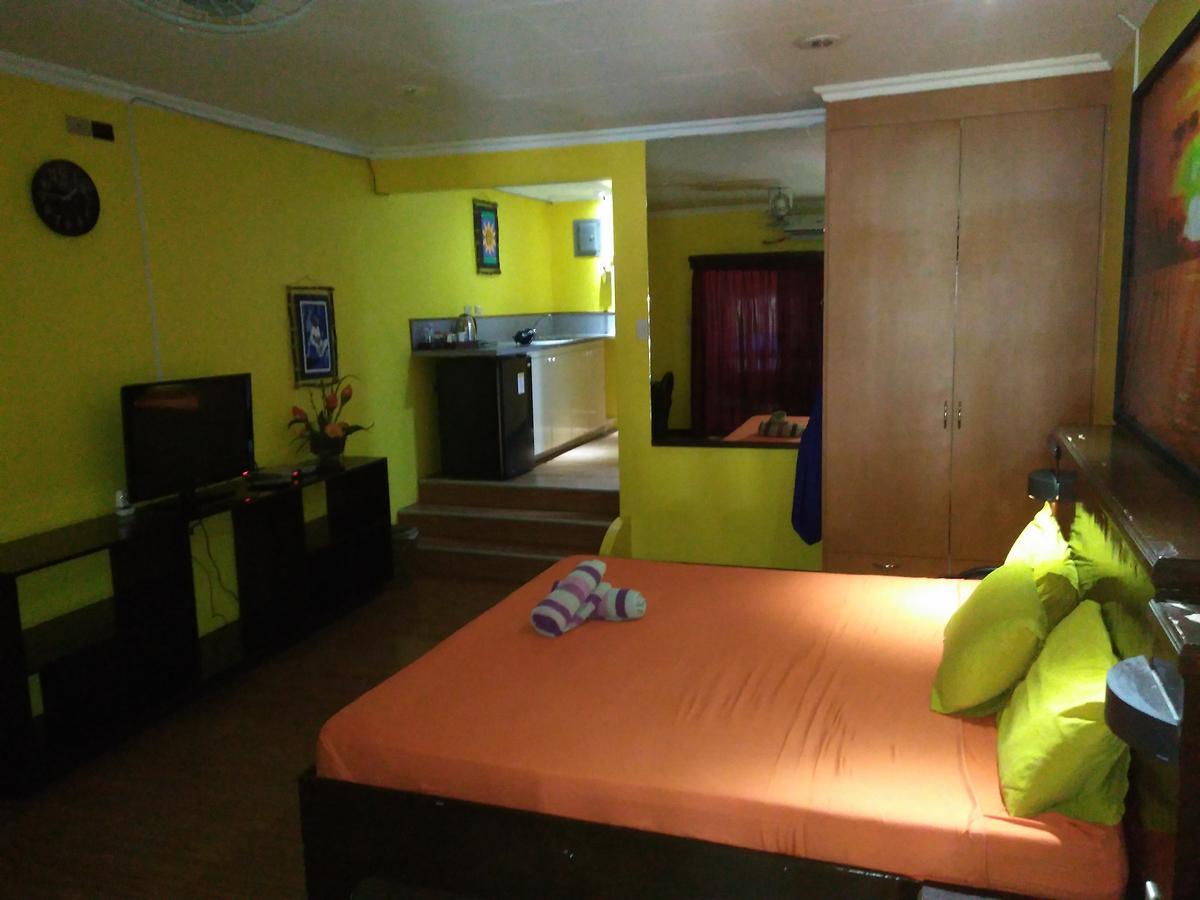 Mango'S Beachfront Resort Olongapo Exterior photo