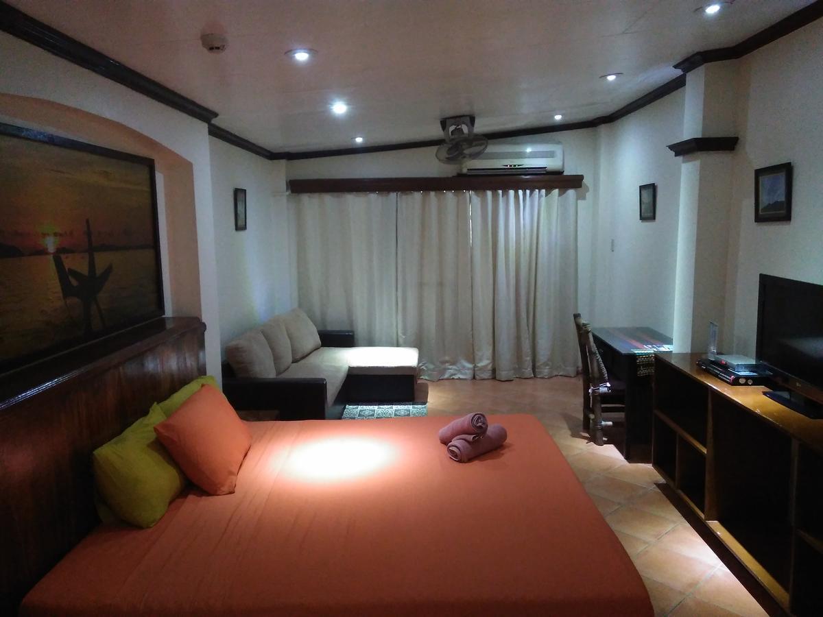 Mango'S Beachfront Resort Olongapo Exterior photo